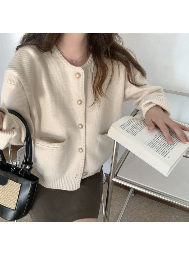 ゴールドボタンニットカーディガン