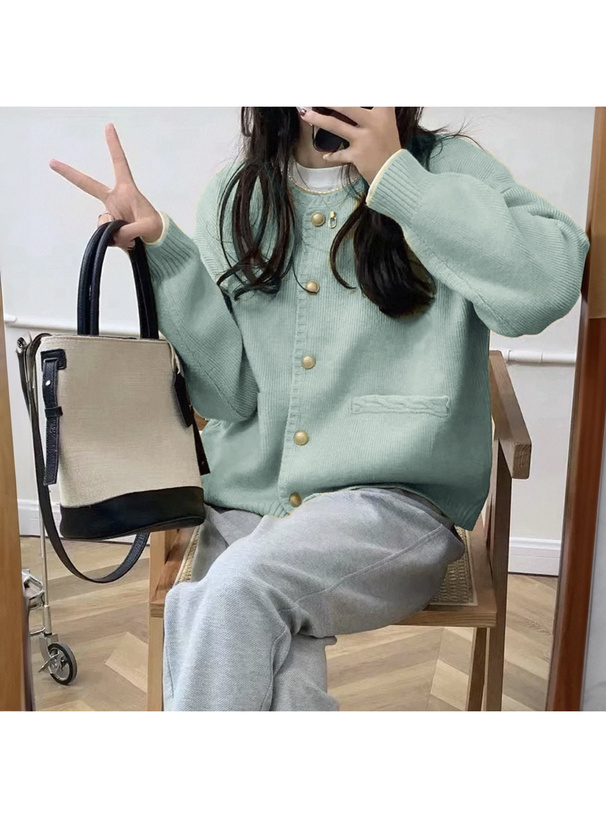 ゴールドボタンニットカーディガン