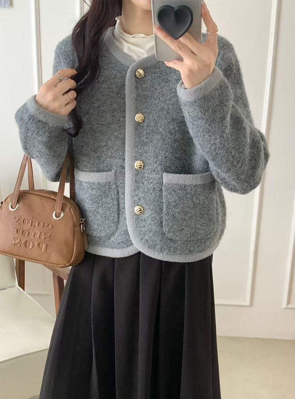 ゴールドボタンニットカーディガン