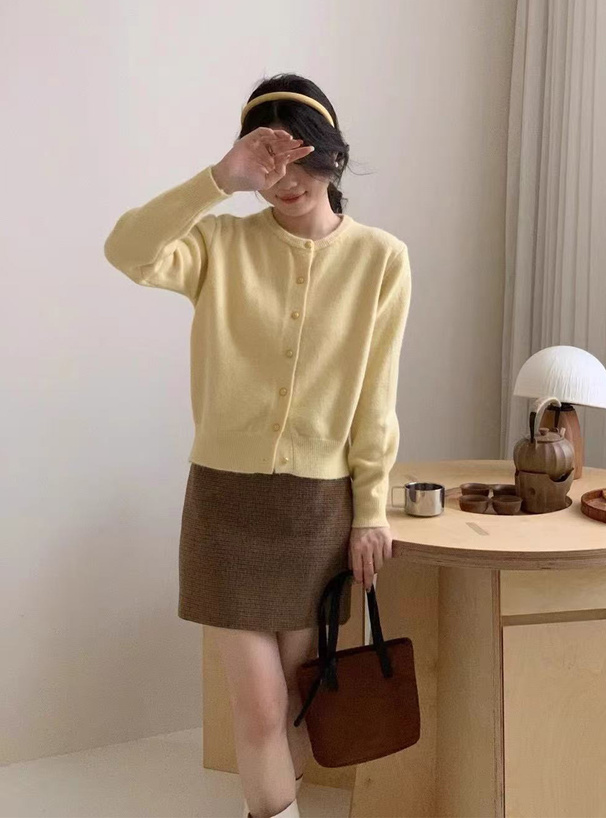 ゴールドボタンニットカーディガン