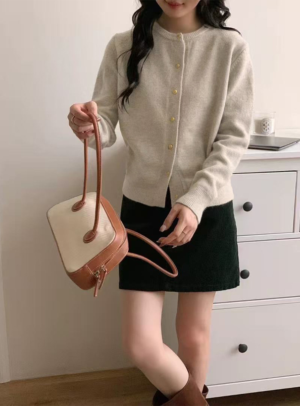 ゴールドボタンニットカーディガン