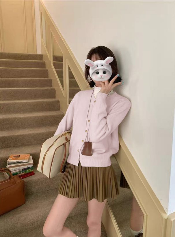 ゴールドボタンニットカーディガン