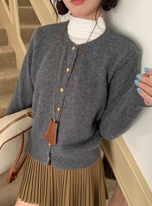 ゴールドボタンニットカーディガン