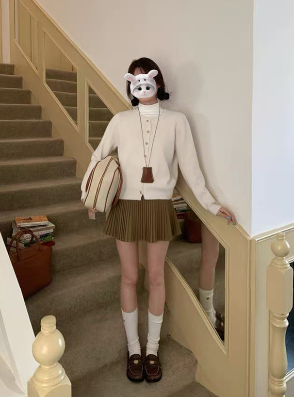 ゴールドボタンニットカーディガン