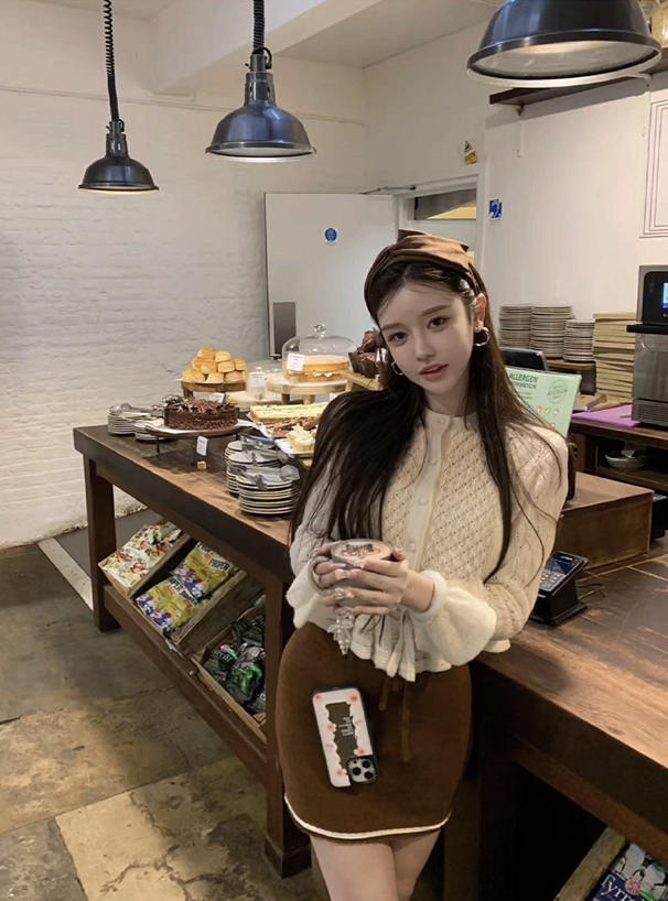 透かし編みベルスリーブペプラムニットカーディガン