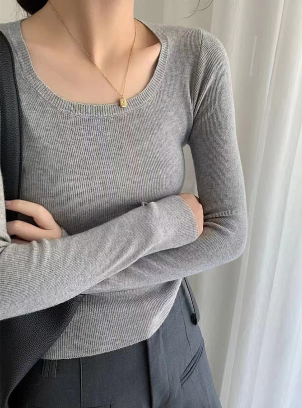 サムホール付きニットトップス