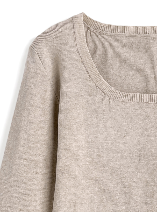 サムホール付きニットトップス