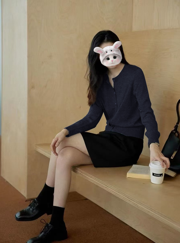 クルーネックニットカーディガン