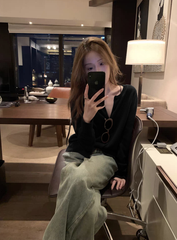 クルーネックニットカーディガン