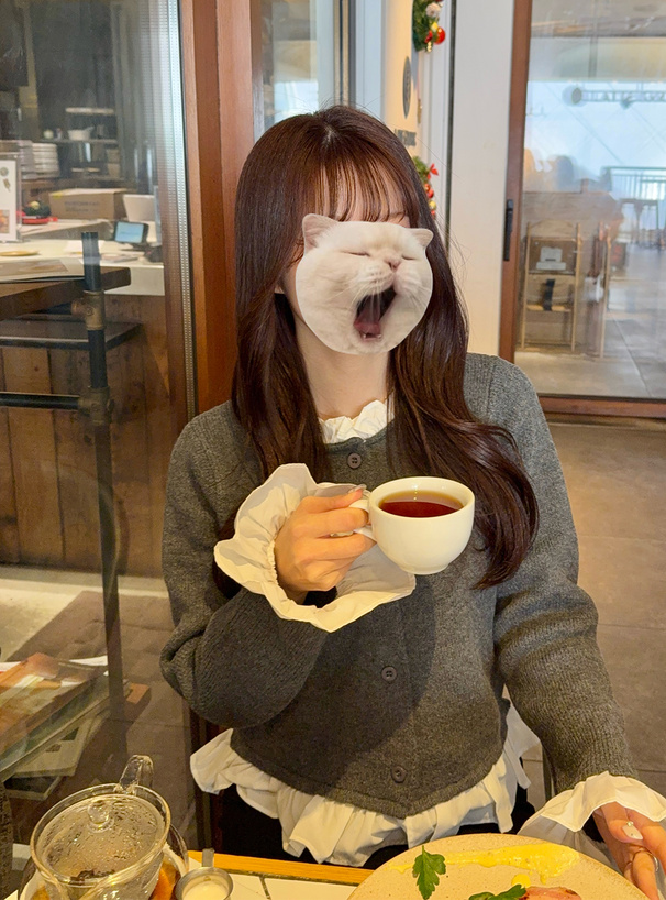 フリルレイヤード風ニットカーディガン