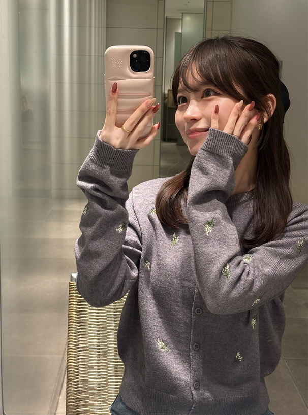 フラワー刺繍ニットカーディガン