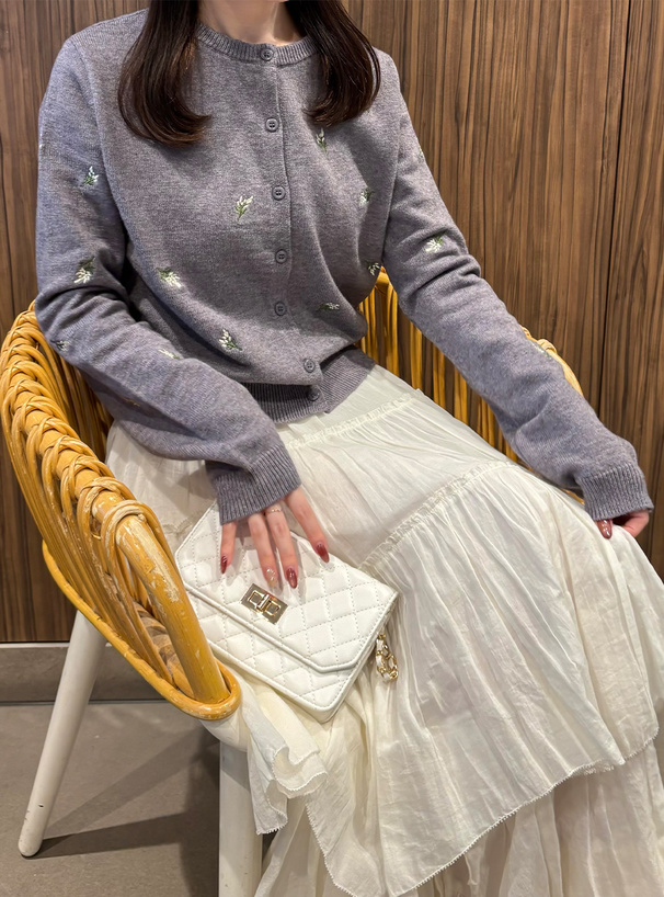 フラワー刺繍ニットカーディガン