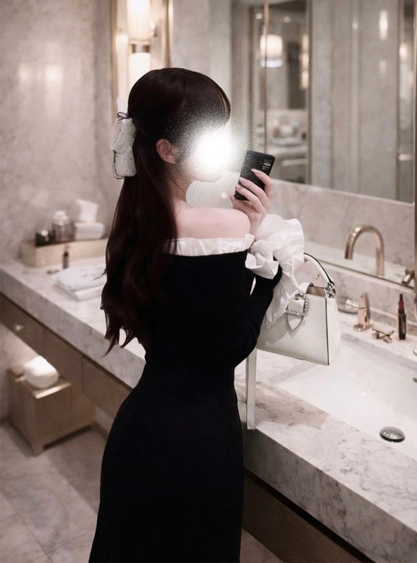 フリルオフショルダーニットトップス