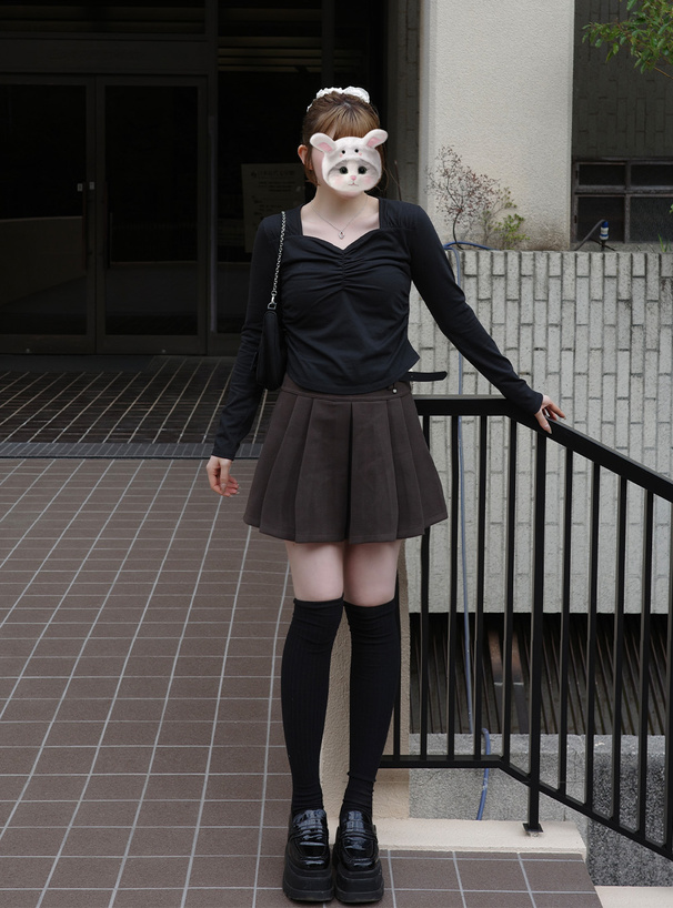 ギャザーデザイントップス