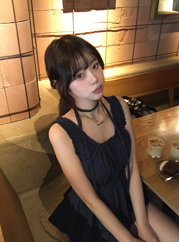 タイ付きギャザーノースリーブトップス