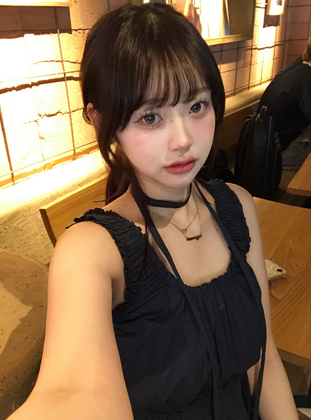 タイ付きギャザーノースリーブトップス