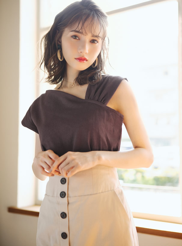 アシンメトリーデザイントップス