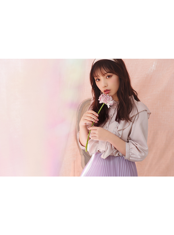 与田祐希(乃木坂46)肩フリルブラウス