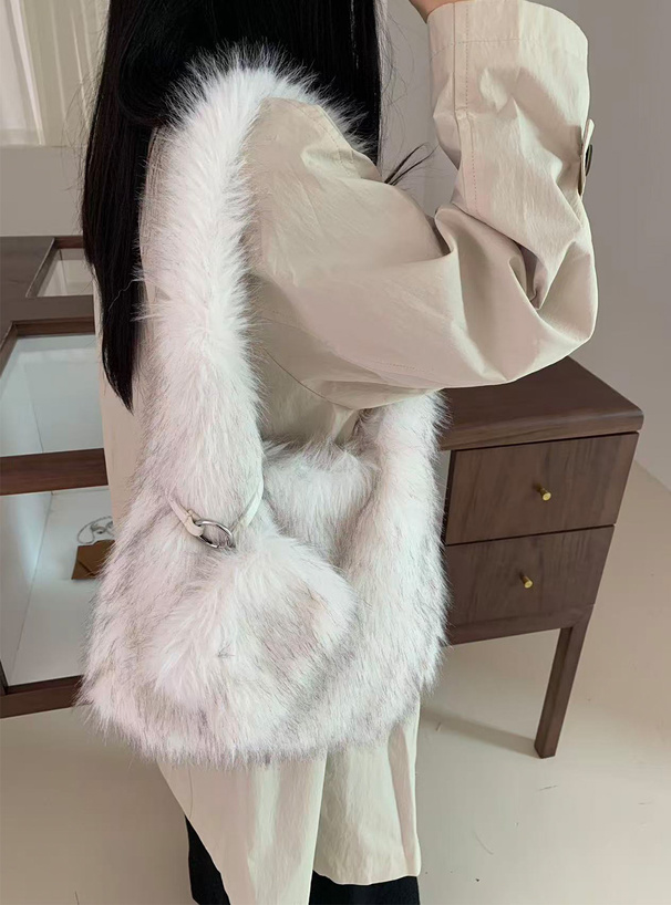 ポーチ付きファーショルダーバッグ