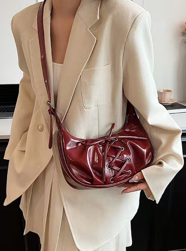 レースアップエナメルショルダーバッグ
