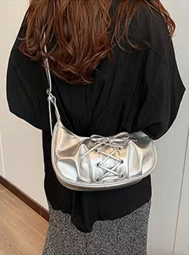 レースアップエナメルショルダーバッグ