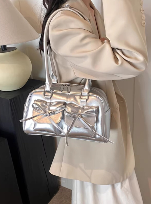 リボンポケットエナメルボストンバッグ