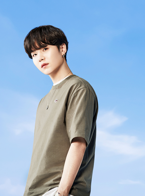 BTS着用モデル ノベルティ付FILAロゴTシャツ