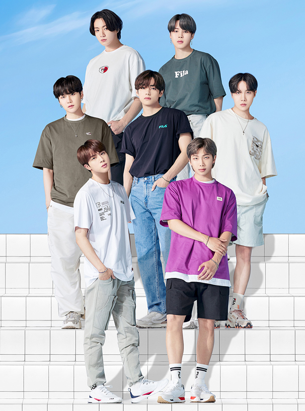 BTS着用モデル ノベルティ付FILAロゴTシャツ
