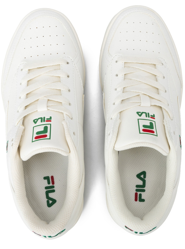 Aぇ! group着用 FILA　ロゴスニーカー