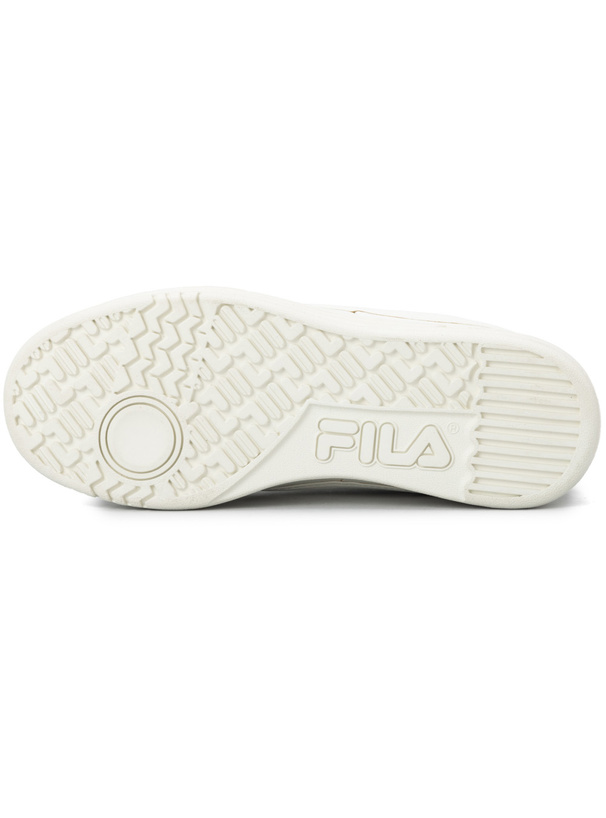 Aぇ! group着用 FILA　ロゴスニーカー