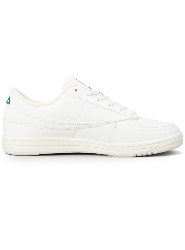 Aぇ! group着用 FILA　ロゴスニーカー