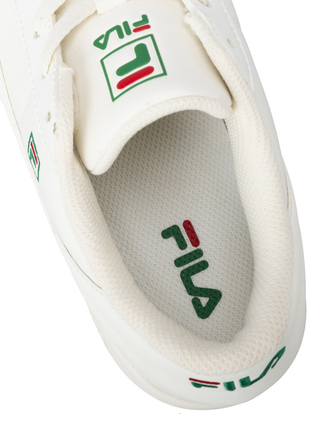 Aぇ! group着用 FILA　ロゴスニーカー