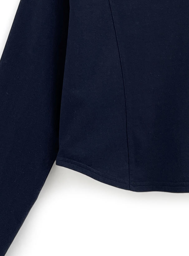 ロゴ刺繍クロップド丈トップス