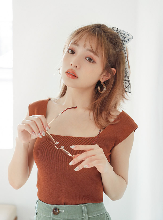 今田美桜 ダルメシアン柄スカーフ