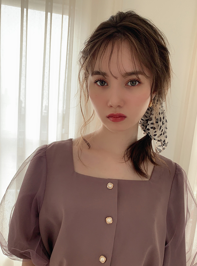 今田美桜 ダルメシアン柄スカーフ
