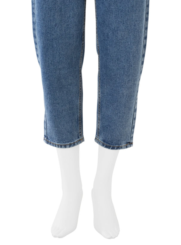 ベルト付きテーパードデニムパンツ