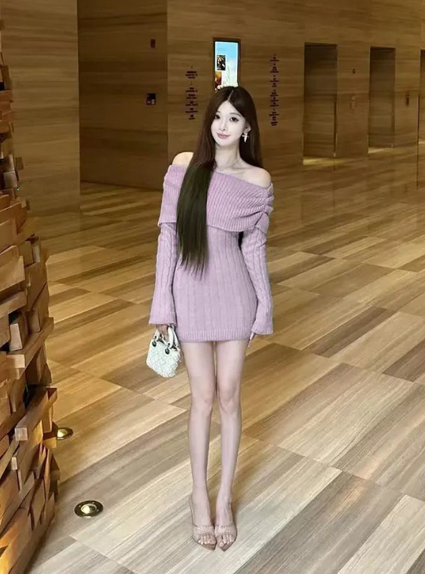 ケーブル編みオフショルダーニットミニワンピース