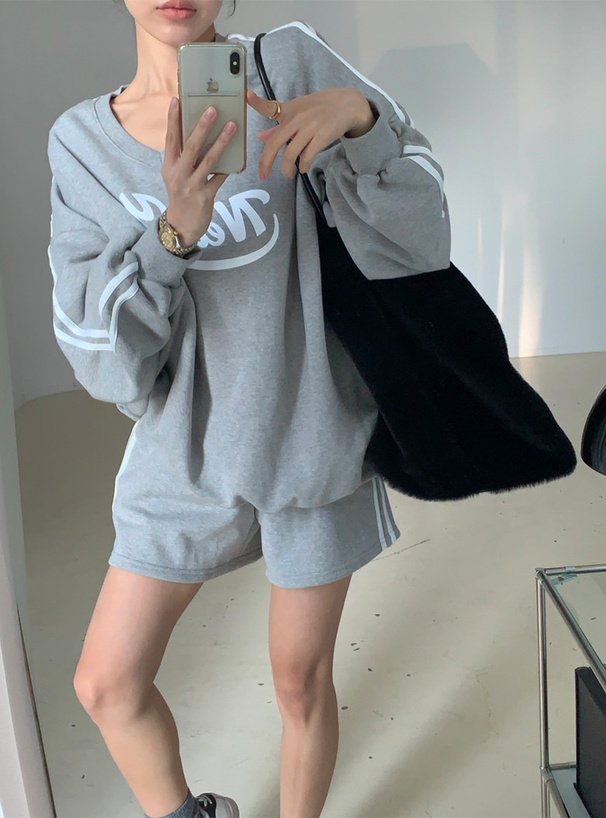 ロゴトップス×ショートパンツスウェットセットアップ