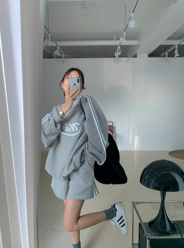 ロゴトップス×ショートパンツスウェットセットアップ