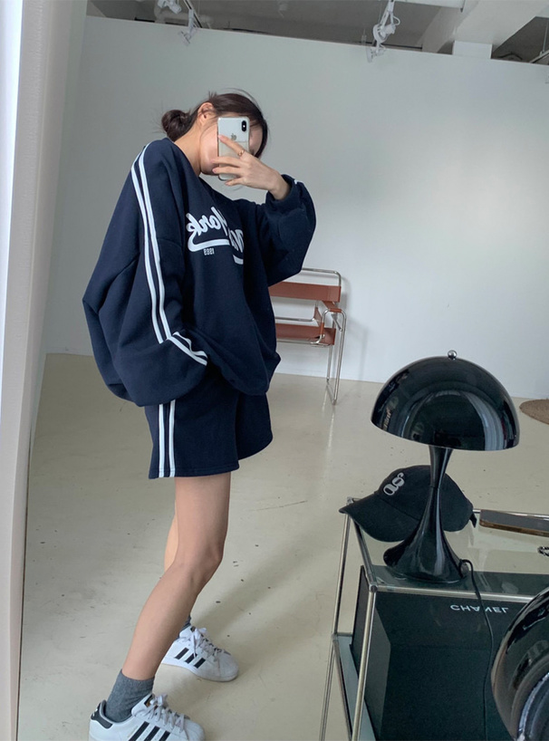 ロゴトップス×ショートパンツスウェットセットアップ