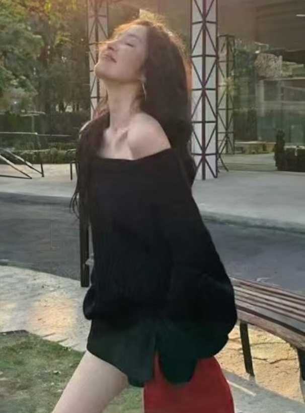 オフショルダーニットミニワンピース