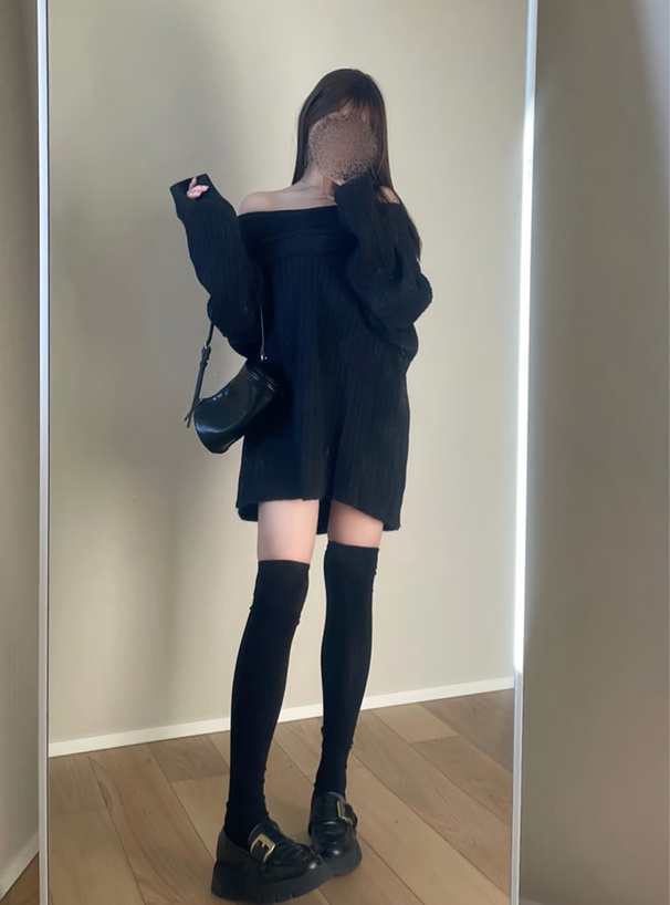 オフショルダーニットミニワンピース