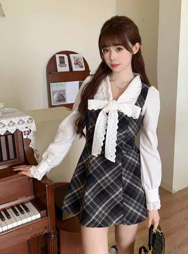 チェック柄フレアミニワンピース×レースリボンシャツ