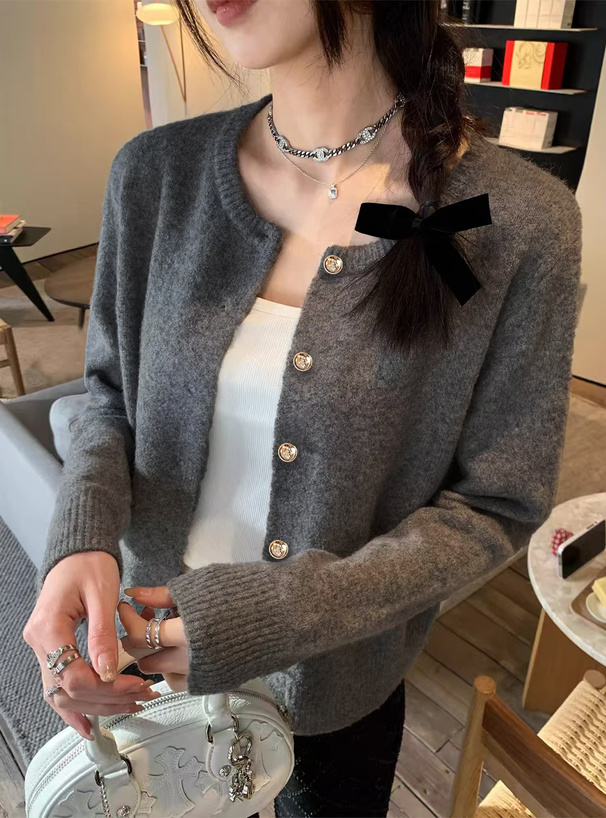 ゴールドボタンクルーネックニットカーディガン