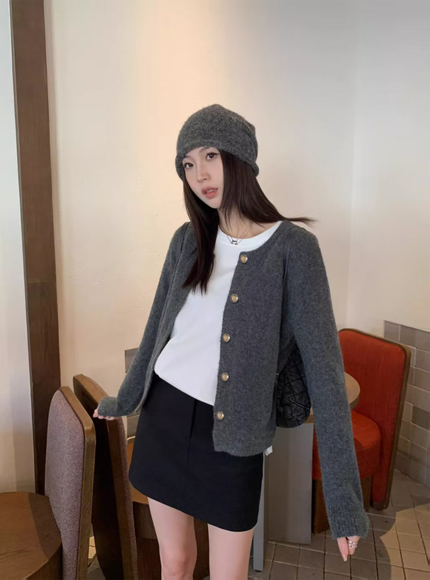 ゴールドボタンクルーネックニットカーディガン