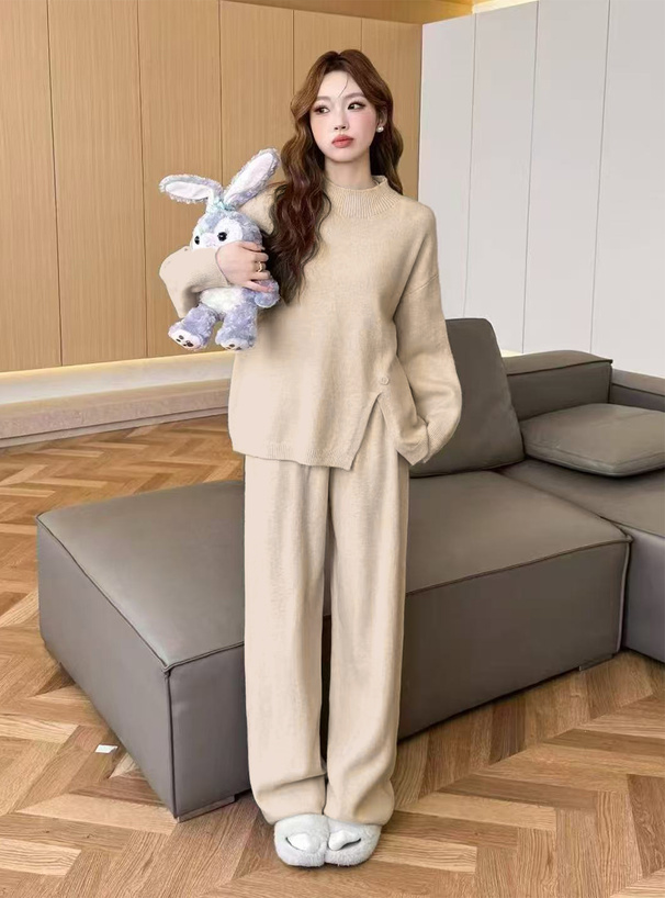 スリットトップス×ワイドパンツニットセットアップ