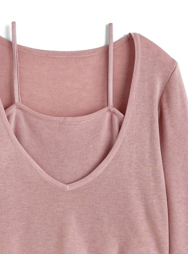 Vネックトップス×キャミソールニットアンサンブル