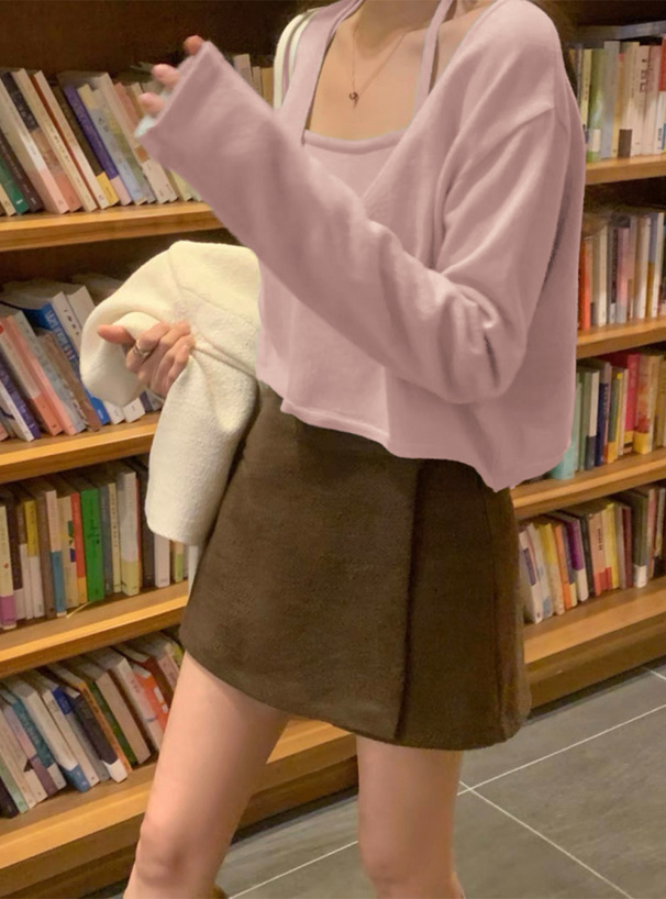 Vネックトップス×キャミソールニットアンサンブル