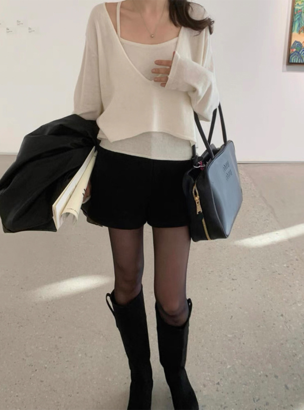 Vネックトップス×キャミソールニットアンサンブル