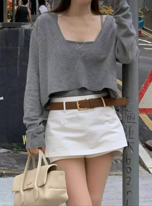 Vネックトップス×キャミソールニットアンサンブル